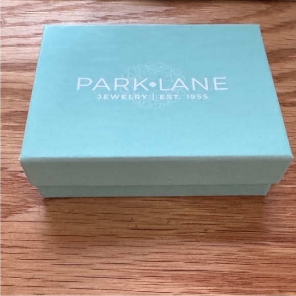 Park Lane Crest Earrings Rose Gold Plated CZ Hoop NIB - Picture 2 of 2